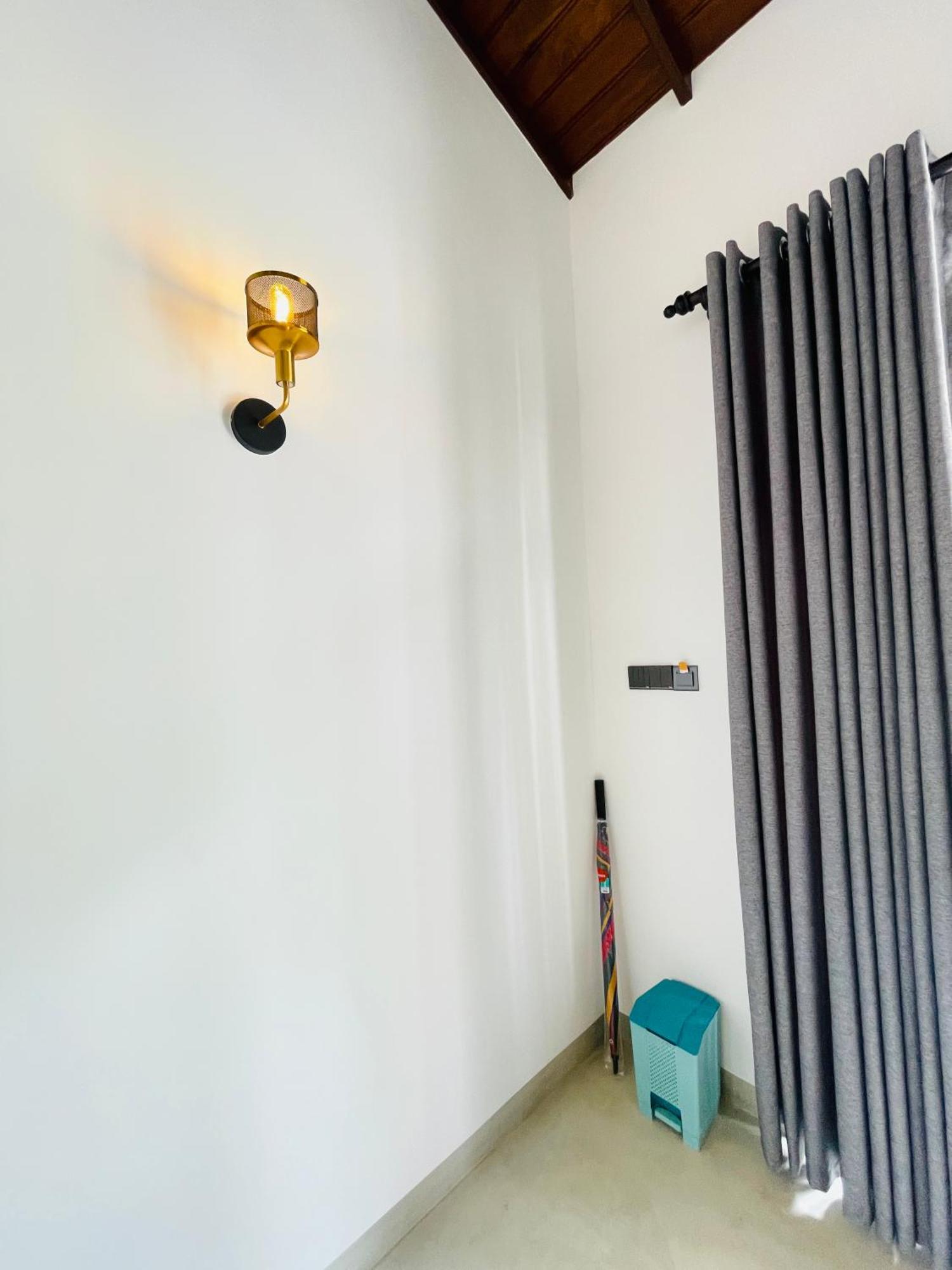 Thara Inn Villa Dikwella Exteriör bild
