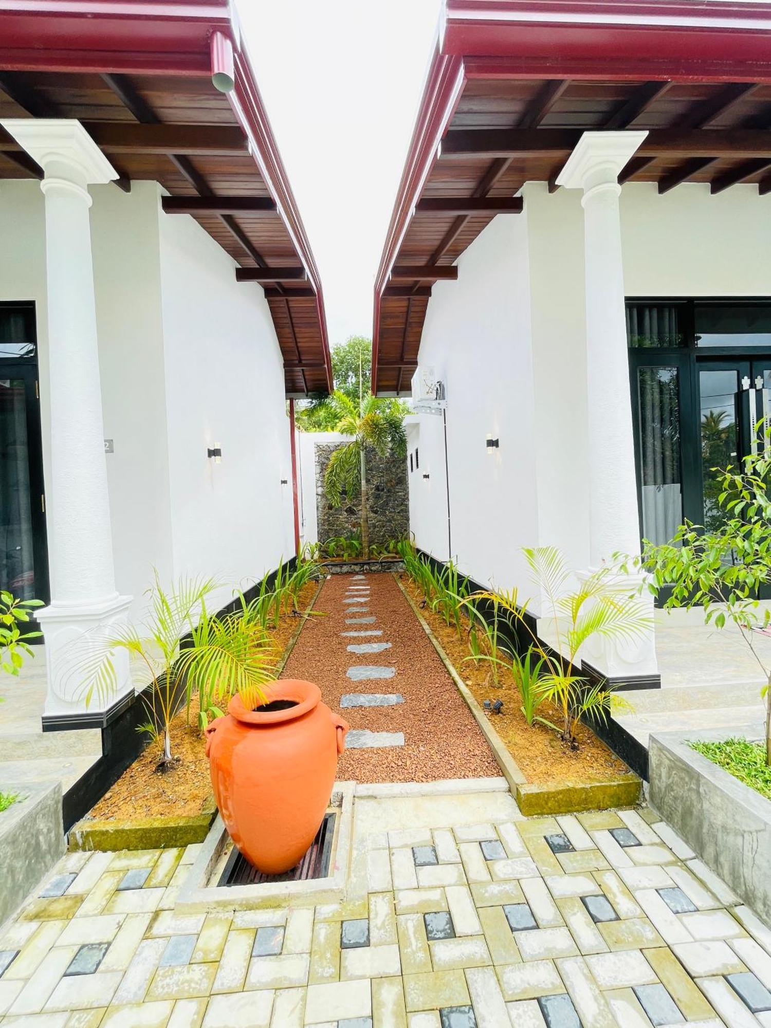 Thara Inn Villa Dikwella Exteriör bild